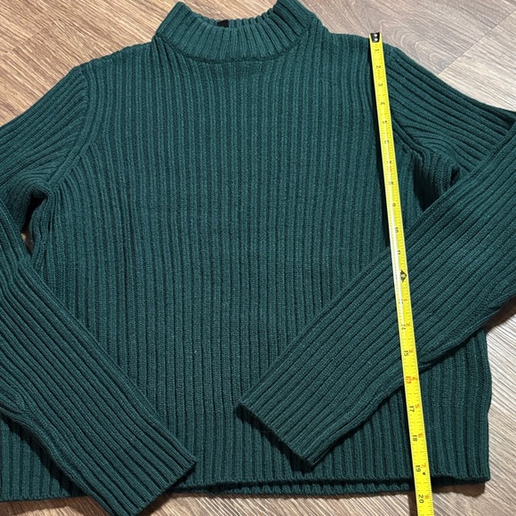 H&M Divided Women's Ribbed Green Sweater SMALL dark hunter green emerald - Picture 3 of 5